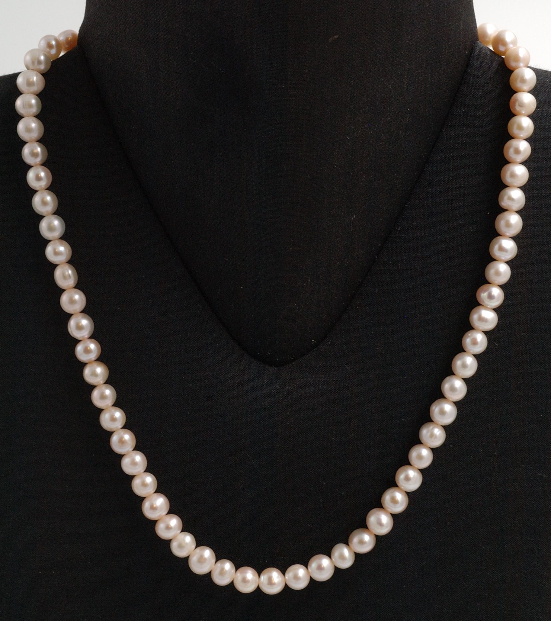 Classic Pearls Necklace