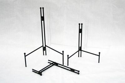 Folding Metal Plate Stand
