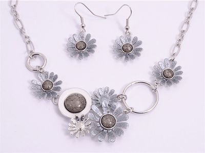 Necklace - Grey &amp; White Daisy Set