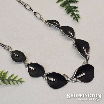 Necklace - Black Lilies