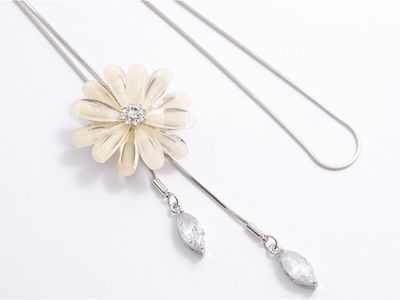 Necklace - Adjustable White Daisy