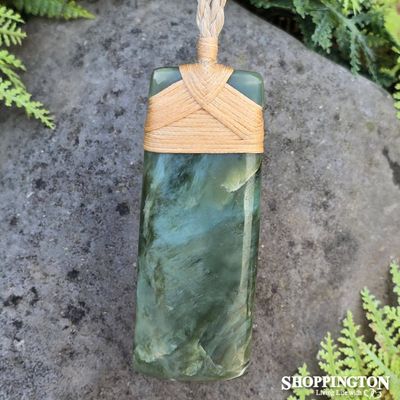 Pounamu - Pipiwharauroa Toki Tahi