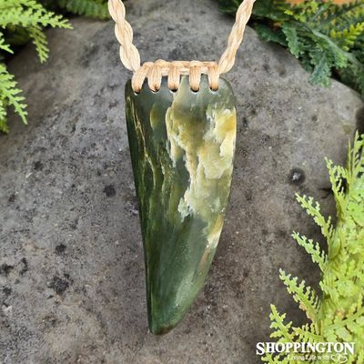 Pounamu - Auhunga Niho Wahine