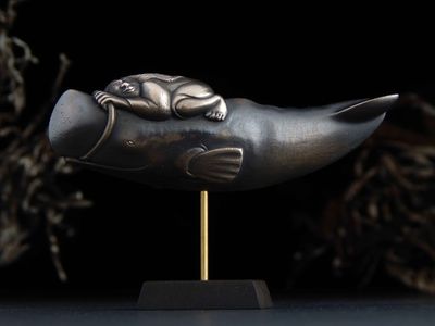 &#039;Whalerider&#039; bronze sculpture by Doug Marsden
