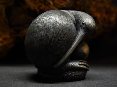 &#039;Kiwi with Egg&#039; bronze sculpture by Doug Marsden