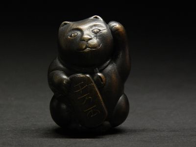 &#039;Lucky Kitty&#039; bronze sculpture by Doug Marsden