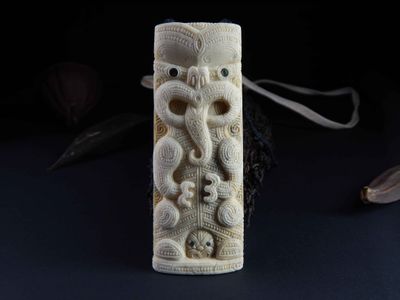 Rangi Wills &#039;Poupou&#039; bone carving