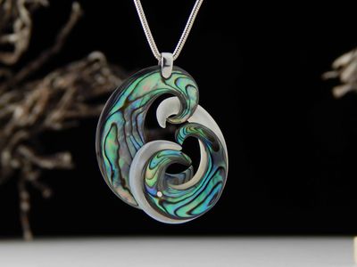 Neil Hanna pendant 841