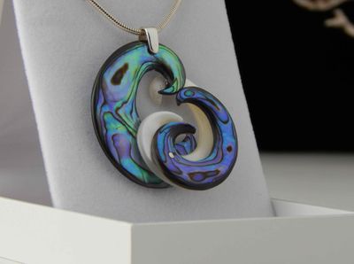 Neil Hanna pendant 842