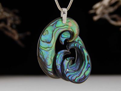 Neil Hanna pendant 843