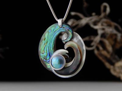 Neil Hanna Blue Pearl pendant 844