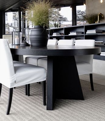 ARTWOOD TRENT EXTENSION DINING TABLE - BLACK