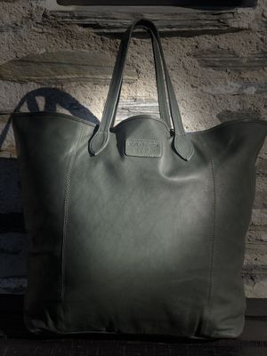 THE POSHER LEATHER TOTE IN OLIVE- WITH A DETACHABLE STRAP