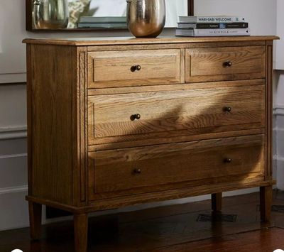 CLASSIC OAK CHEST OF DRAWERS