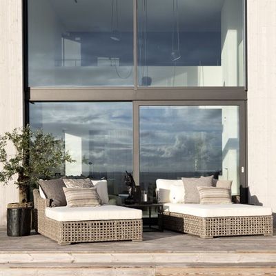 ROMANO SIDE TABLE