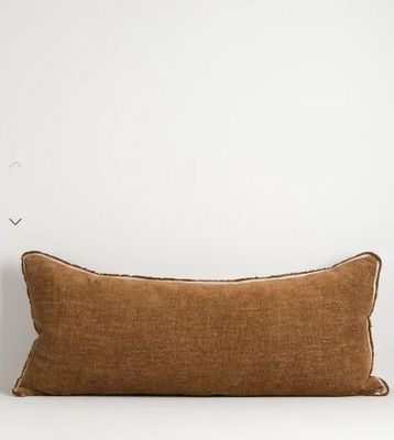 SUTTON LODGE CUSHION - PRALINE