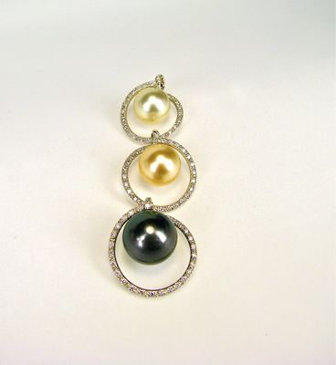 Pendant - Three South Sea pearls and diamonds