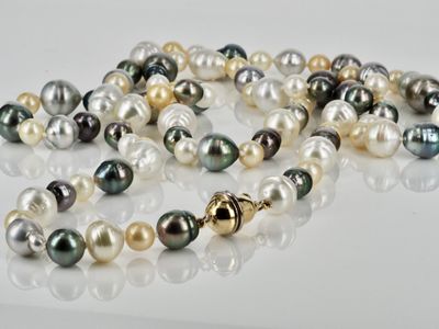 Long Necklace of South Sea pearls