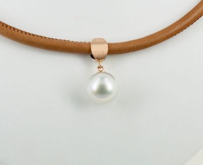 Pendant - Brushed gold with South Sea pearl