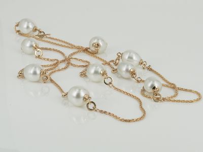 Long necklace of Australian South Sea pearls and gold