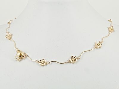 Flowers with gold diamonds and gold keshi pearl bee