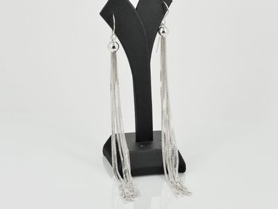 Long earrings of fine silver chain