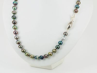 Colourful strand of Tahitian pearls