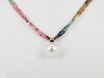Pearl pendant on tourmaline beads