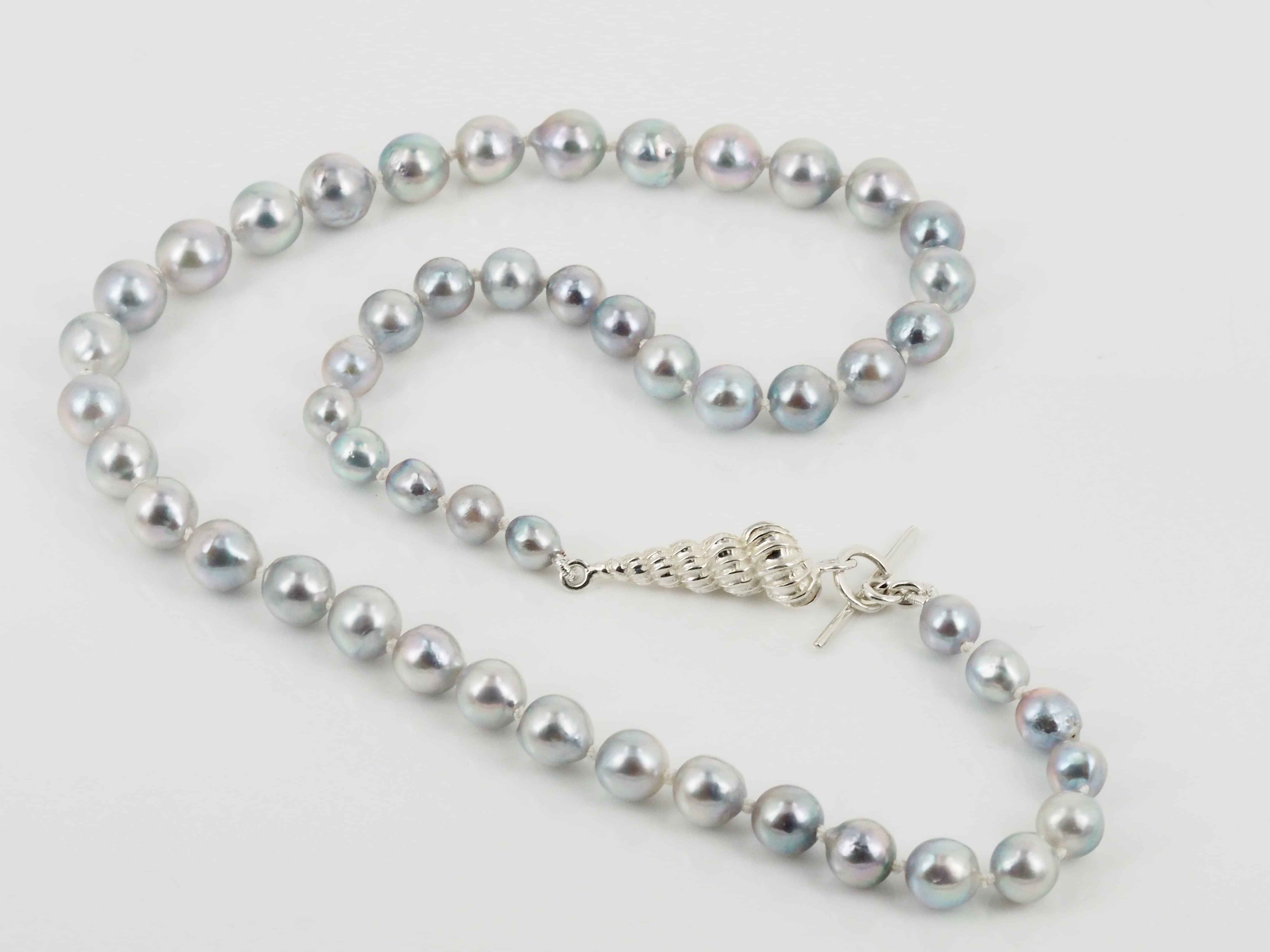 Silver/blue akoya pearls with shell clasp