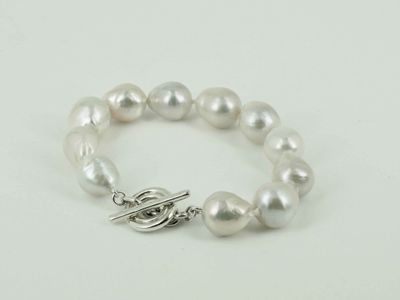 Bracelet - freshwater pearls with a sterling silver clasp