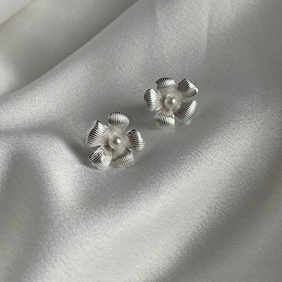 SILVER LININS COLLECTIVE Daisy Studs - 925 Stirling Silver