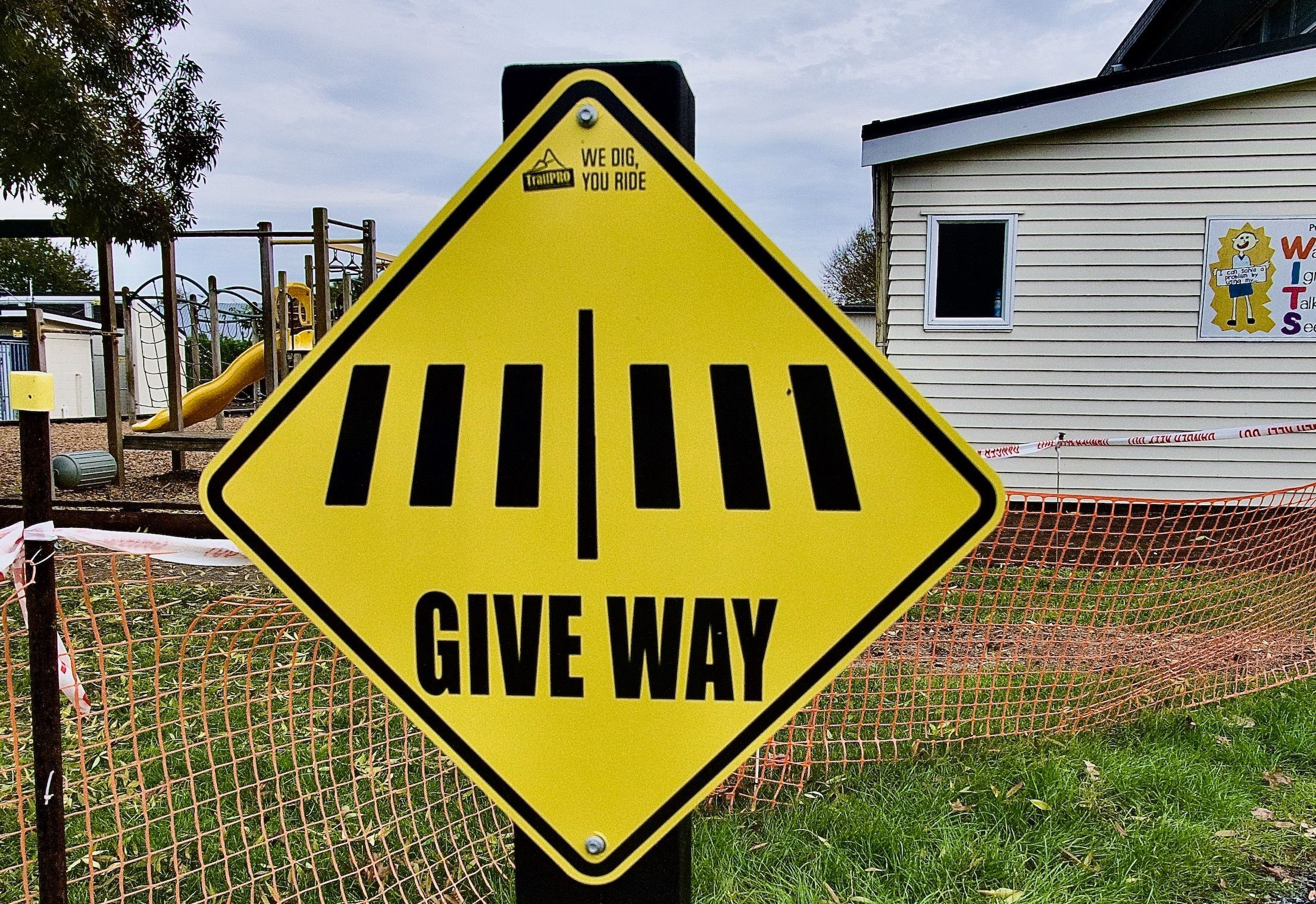 TRACK GIVE WAY SIGN