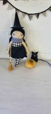 Mini Witch Doll and accessories - Black Hair