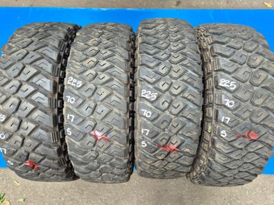 225 70 R17 Maxxis Razr Tyres - Set