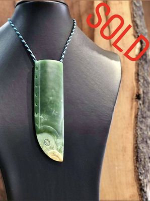 New Zealand Jade (Pounamu) Rei Puta with Manaia- Large