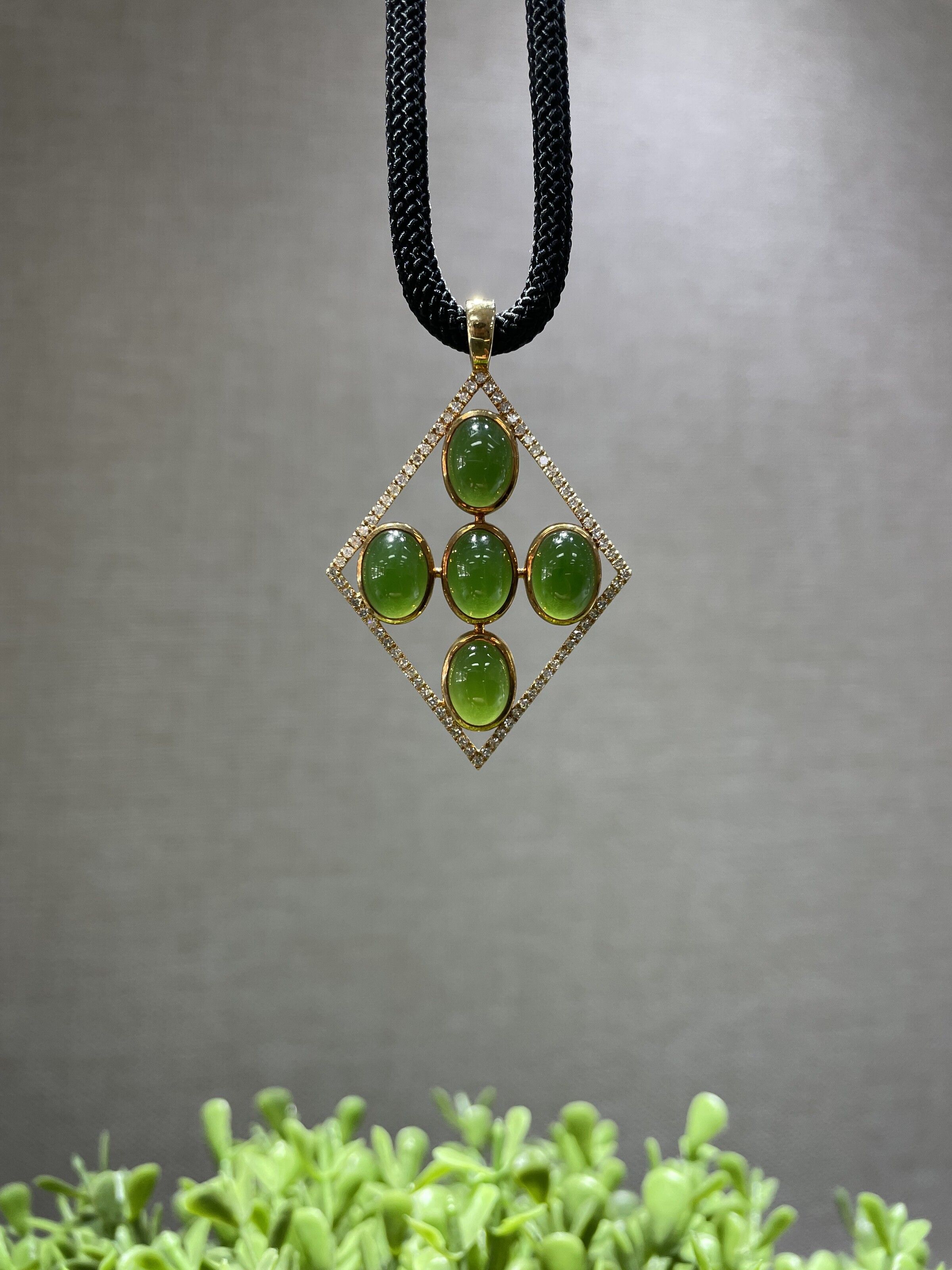 18K Gold Pendant with Diamonds
