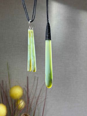 New Zealand Inanga Pounamu Roimata &amp; Earrings Set