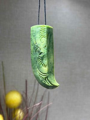 New Zealand Pounamu (Jade) Rei Puta/Tooth Form