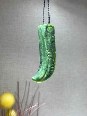 New Zealand Pounamu (Jade) Rei Puta/Tooth Form​