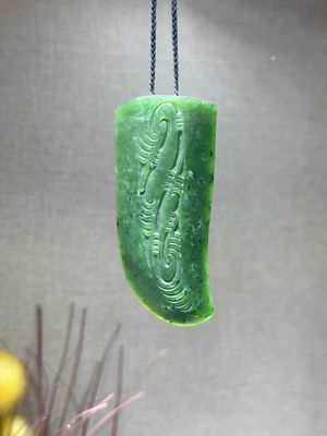 New Zealand Pounamu (Jade) Rei Puta/Tooth Form​