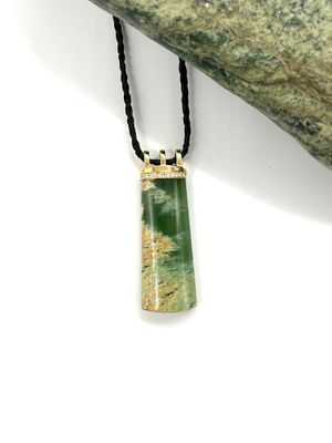 New Zealand (Jade) Pounamu Toki Pendant 18K Gold