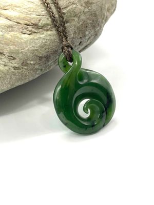 New Zealand (Jade) Pounamu Pikorua with Koru