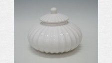 White Ribbed Pot with Lid 21cm