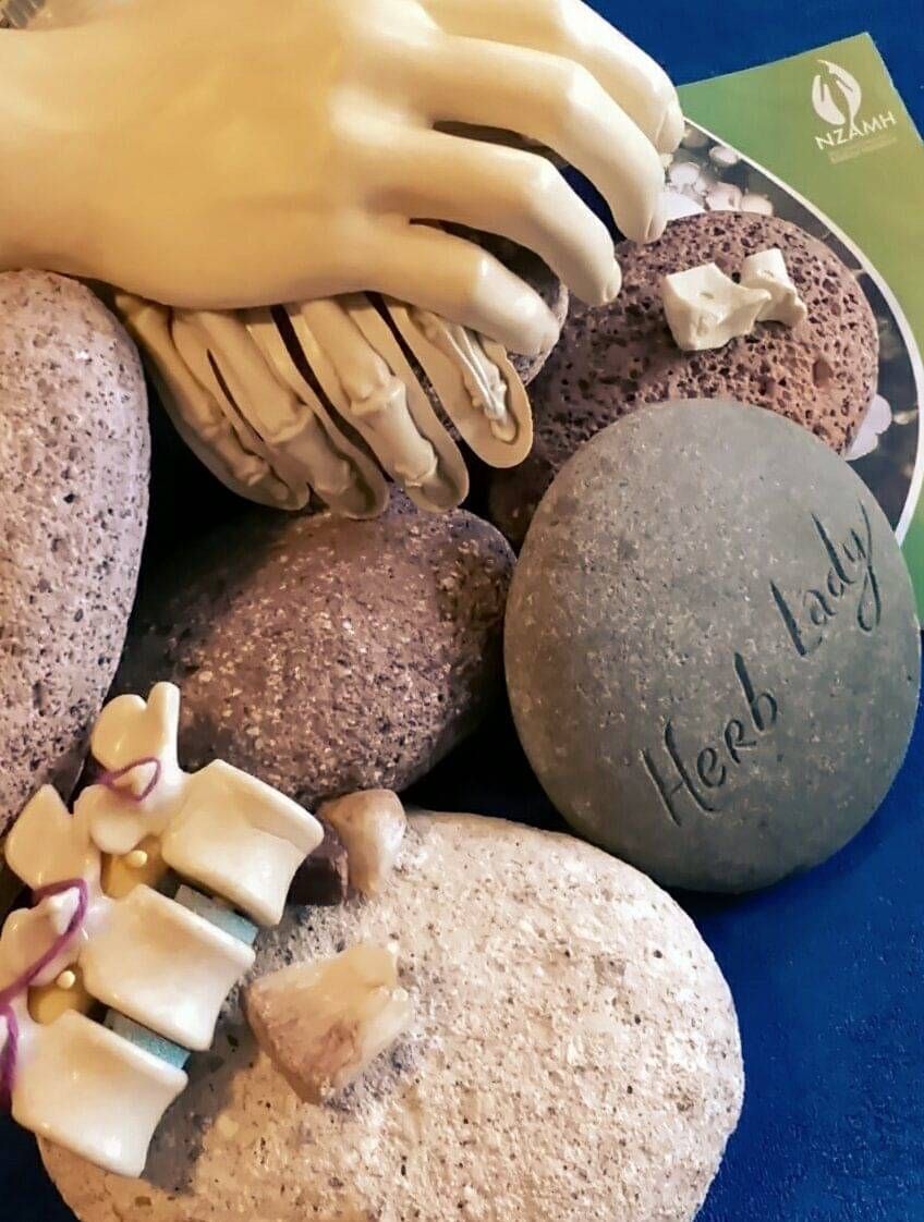 Business card of Leanne Halliwell Naturopath (Kuaotunu)