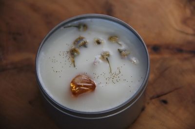 Prosperity - Citrine with Chamomile Tin Candle