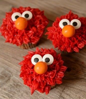 Elmo&#039;s Furry Face Cupcakes from IntheMix