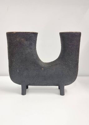 Black &#039;U vase&#039; | Michelle Connolly