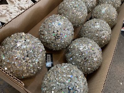 Platinum Heirloom Ball 8.25cm