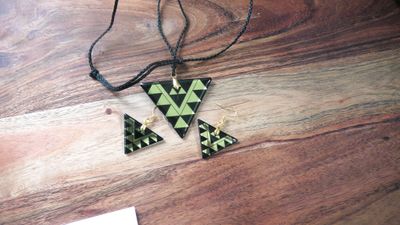 Triangle resin graphic design gold and black set