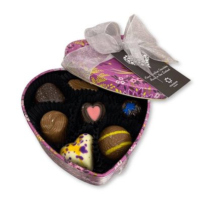 Chocolate Traders I Rose heart tin, soft centered chocolates, 8 pcs